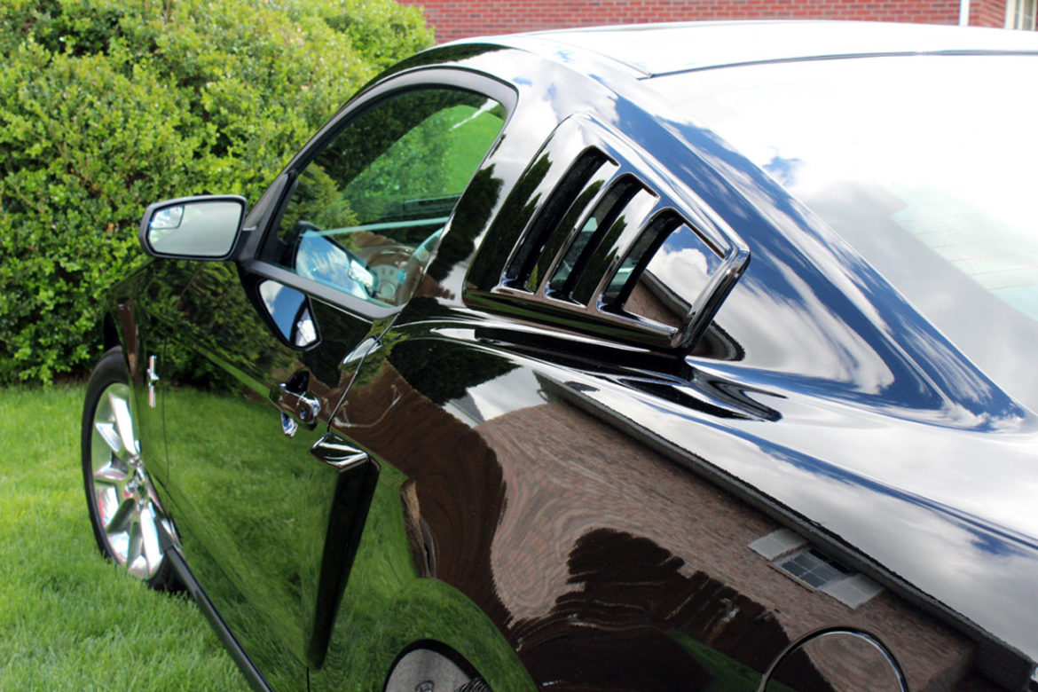 2011 Black Ford Mustang